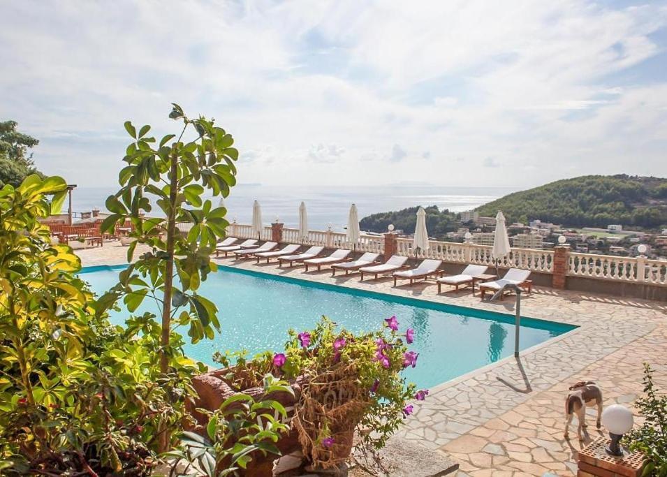 Lovely View Apartments Himare Esterno foto