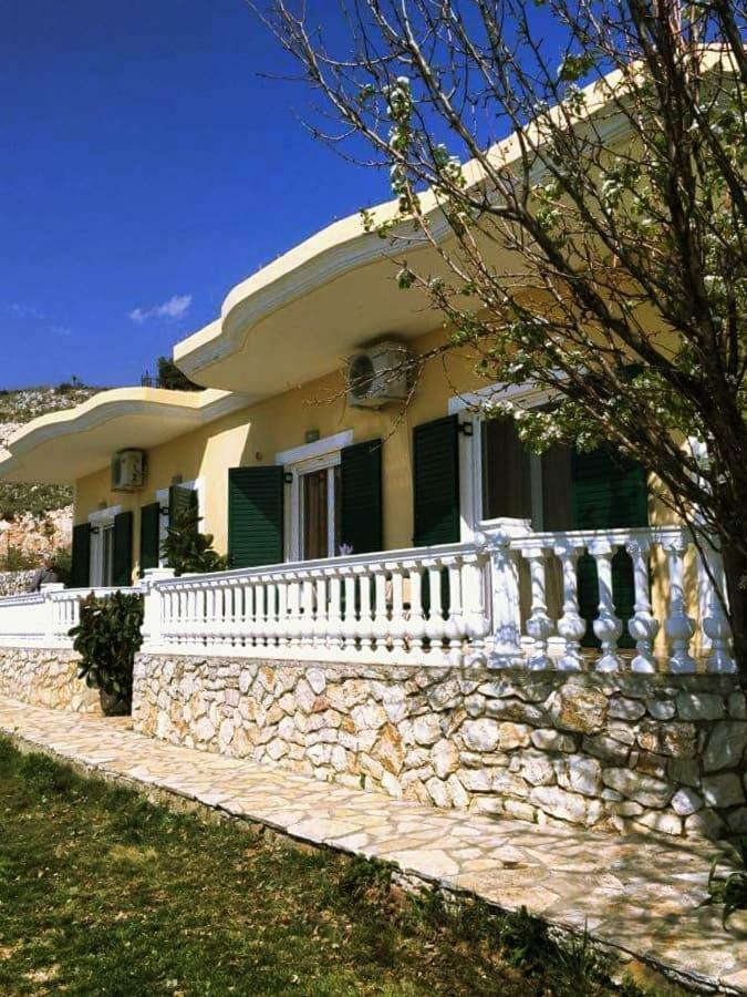 Lovely View Apartments Himare Esterno foto