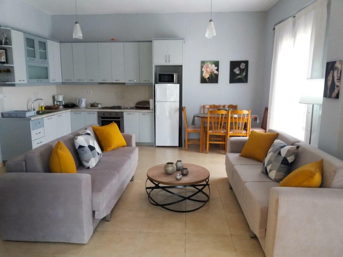Lovely View Apartments Himare Esterno foto